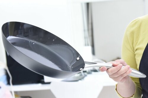 4位: 金属製の持ち手がスタイリッシュ ビタクラフト スーパー鉄 26cm 鉄フライパンおすすめ イメージ2