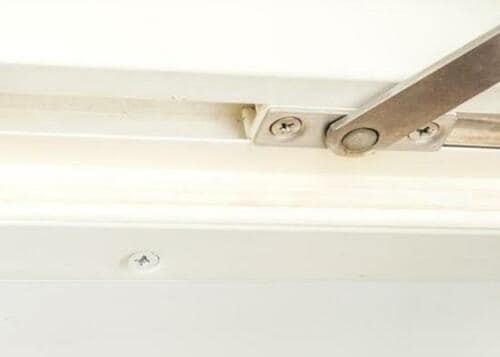 パッキンのカビは「カビ取り剤をティッシュで密着」で取り払う！ イメージ