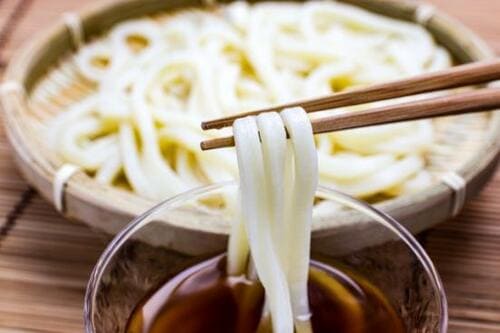 かつお節や昆布、しいたけなど、好みのだしで選ぶのもアリ! めんつゆおすすめ イメージ