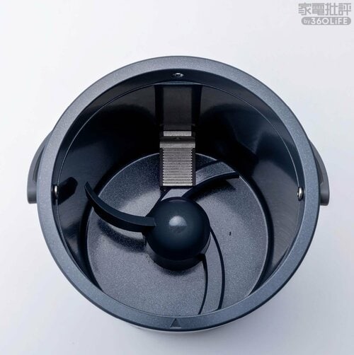 容器は頑丈な金属製！ お手入れモードも搭載!! 生ゴミ処理機おすすめ イメージ2
