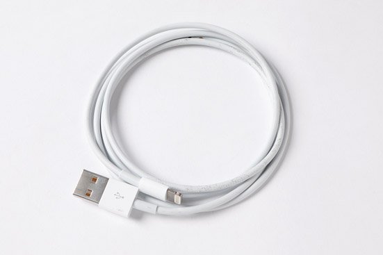 メーカー名不明:iP5s-c 1m:USBケーブル