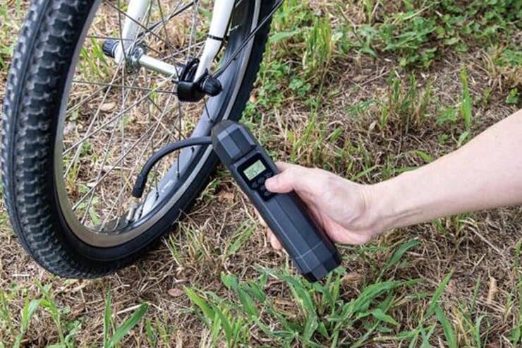 自転車におすすめ！　速くて楽な空気入れと軽量で頑丈なキーロック