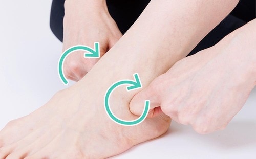 STEP4：くるぶしをほぐす 着圧ソックスおすすめ イメージ
