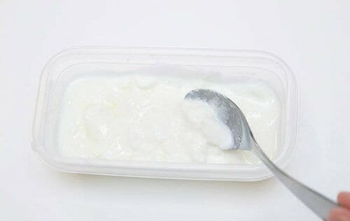 ［保存期間のめやす1カ月］ヨーグルトは砂糖を加える イメージ