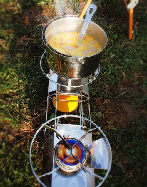 アウトドアの調理にはガスバーナーがあると便利です イメージ