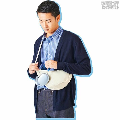 濃い青から水色までのグラデーションがポイント ヘッドホンのおしゃれなファッションコーデおすすめ イメージ
