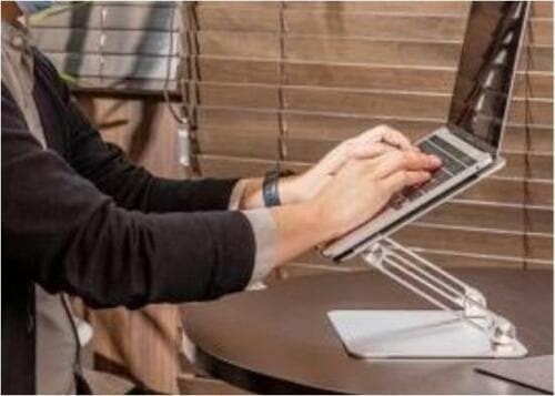 強めに打っても揺れが少ないBoYata「ノートPCスタンド」 イメージ2