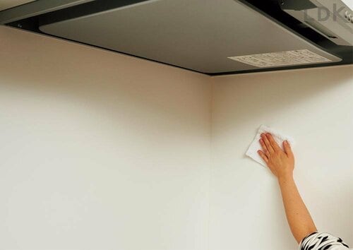 1:貼る場所の汚れを拭き取る リメイクシートおすすめ イメージ