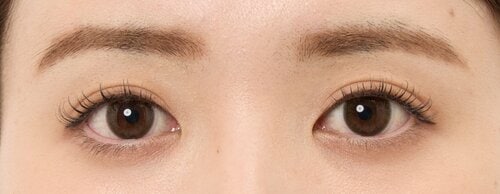 <!--td {border: 1px solid #cccccc;}br {mso-data-placement:same-cell;}--> 近くで見るとバレる黒目 ナチュラルカラコンおすすめ イメージ