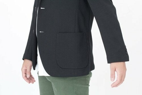 羽織るだけでこなれ感アップブレザー感覚のユニクロ