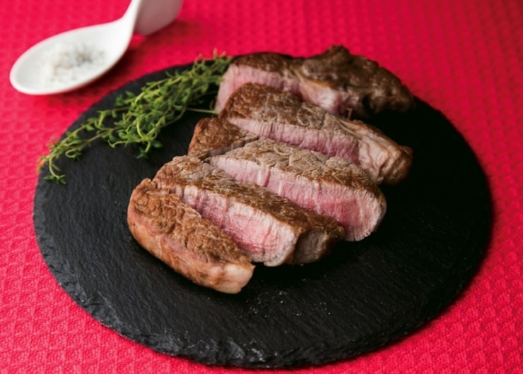 和牛ヒレから自家製コンビーフまで<br>おうちで味わう極上牛肉おすすめ7選