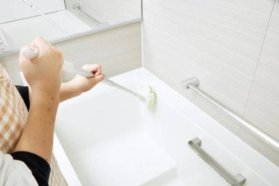 風呂掃除のブラシは週2でOK！腰痛にならないおすすめは