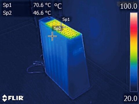 オイルレスヒーター】電気代の安さに驚き！立ったまま操作できるのも