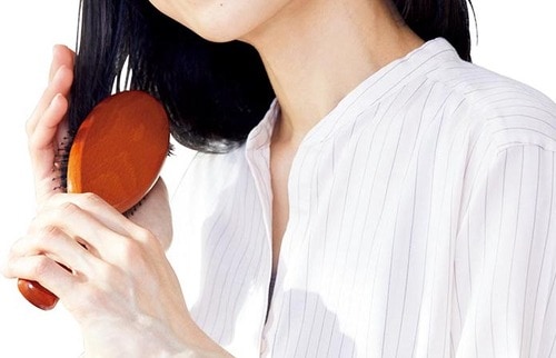 とかすだけで髪がまとまる イメージ