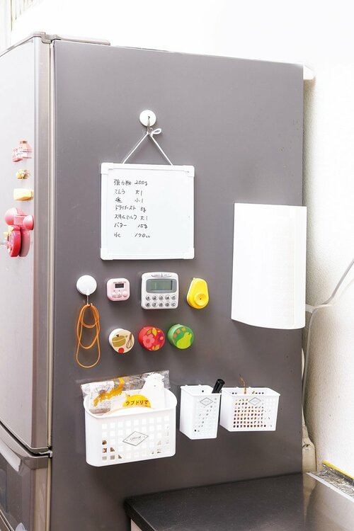 輪ゴムなど細かいキッチン小物は マグネット式ケースへIN イメージ