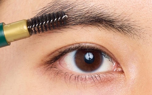 4:ブラシでぼかす メンズアイブロウおすすめ イメージ