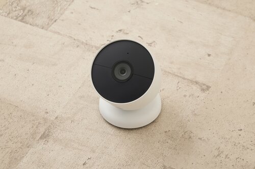 Google「Google Nest Cam（屋内、屋外対応 / バッテリー式）」の評価は？ ソーラーセキュリティカメラおすすめ イメージ