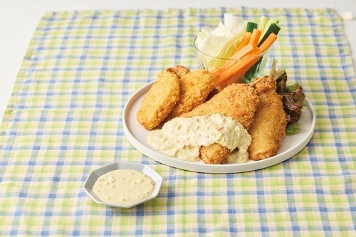 マヨネーズ系の瓶入り調味料は揚げ物やご飯、野菜などに合う タルタルソースおすすめ イメージ