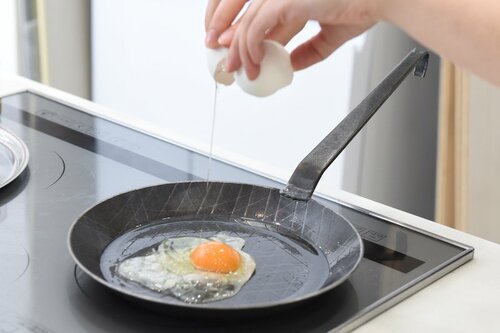10位: 香ばしさよりも苦みが勝つ 双葉工業 スーパーエンボス 鉄製フライパン 26cm 鉄フライパンおすすめ イメージ5