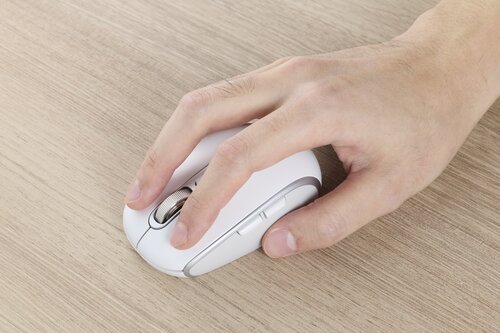 コンパクトながら静音性も優秀。スクロールの完成度も高い 仕事用ワイヤレスマウスおすすめ イメージ
