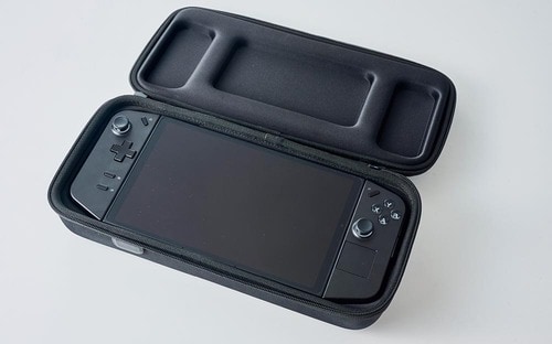 【携帯性】専用ケース付きで安全に運べるのは魅力 安いポータブルゲーミングPCおすすめ イメージ