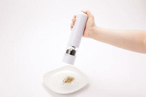 C評価: 乾電池が6本も必要！でも仕上がりは粗めです… イメージ