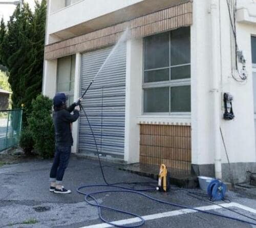 水圧で汚れを吹き飛ばせば庭もクルマもピカピカです イメージ2