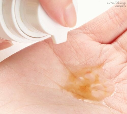 使用感：伸びがよく洗顔後の肌にスッとなじむ ビタミンC美容液おすすめ イメージ