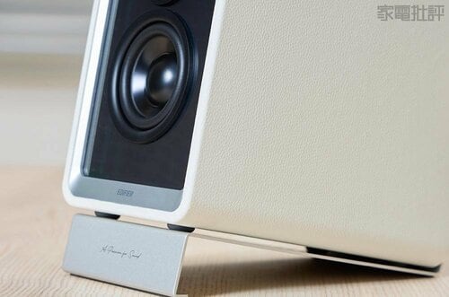 小型スタンドで位置もぴったり PCスピーカーおすすめ イメージ