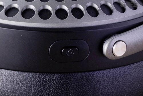 【外音取り込み】自然な音で周囲の音を確認でき、会話も可能 ワイヤレスヘッドホンおすすめ イメージ