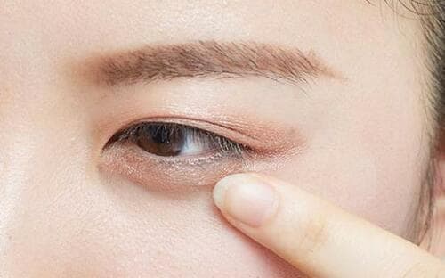 ベースを塗る位置は? 正しい位置に塗って最大限の効果を発揮 イメージ2