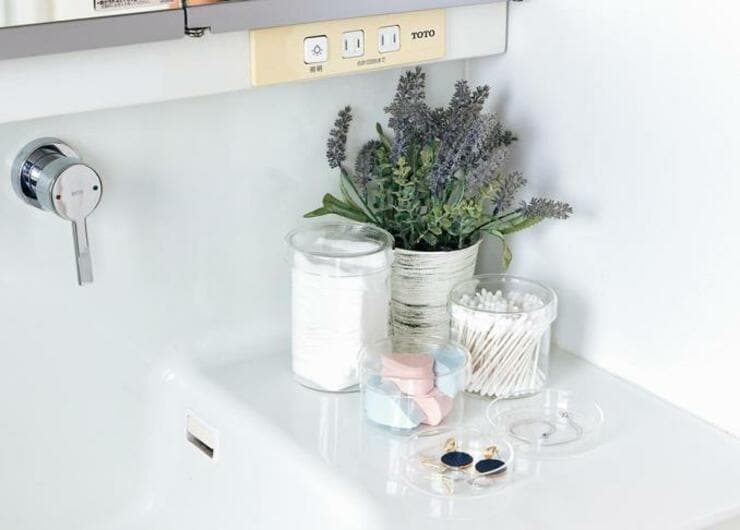 【100均大賞】ダイソーのガラスケースで洗面所がホテルライクに！｜『LDK』が紹介