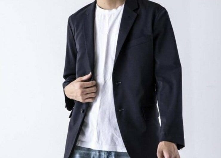 【ユニクロ】雨の季節に買うべきアイテム3選！人気バイヤーMB氏が厳選しました│『MONOQLO』が紹介