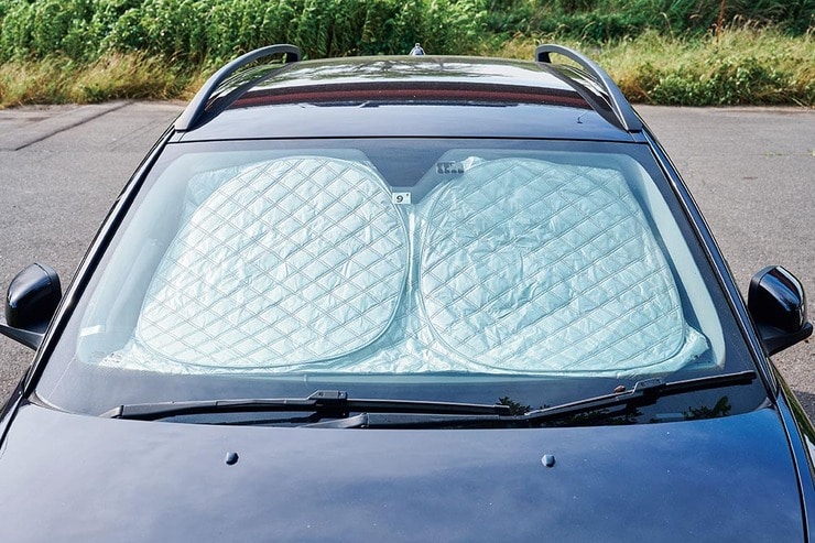 夏の車内におすすめ！ しっかり遮光するサンシェードと視界を守るサンバイザー