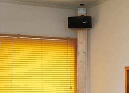 【賃貸OK】壁掛けスピーカーをノーリスクで実現する方法
