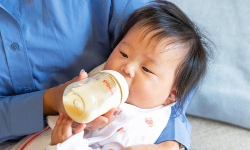 哺乳瓶の選び方：ガラスとプラスチックはどっちがいい？ 哺乳瓶おすすめ イメージ