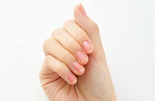 ぷっくりうるツヤ仕上げはジェル風マニキュアで叶う