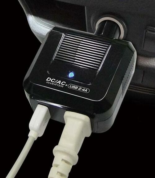 14：ソケットをコンセントに変換して スマホも充電できる イメージ