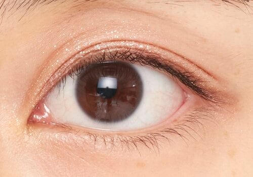 発色が弱く白浮きが気になる スティックアイシャドウおすすめ イメージ
