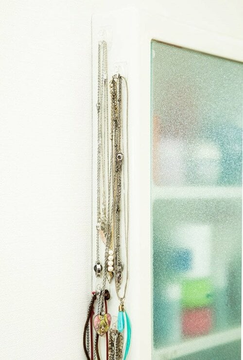 吊り下げ収納は小さめフックで分散させることが大事です イメージ2