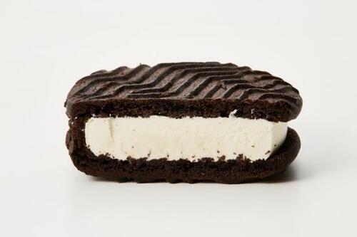 2位ほろにがココアクッキーサンドクッキー&クリームは甘さ控えめ イメージ2