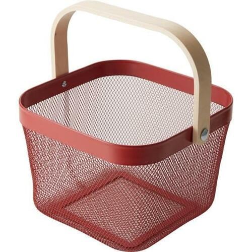 常温保存の根菜類はバスケットにガサッとひとまとめ イメージ