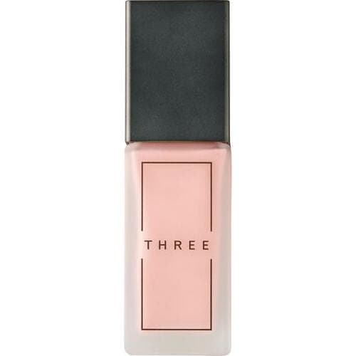 シミを隠す自然なパール感「THREE」 イメージ