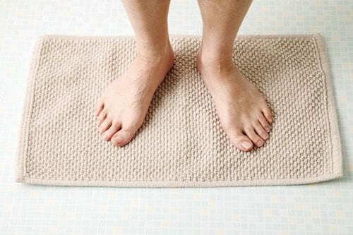 ②足元に柔らかな温もり踏み心地も抜群なバスマット イメージ2
