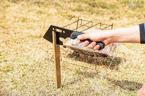 薪割りに適した薄刃仕様 ワークマンのおすすめキャンプグッズおすすめ イメージ