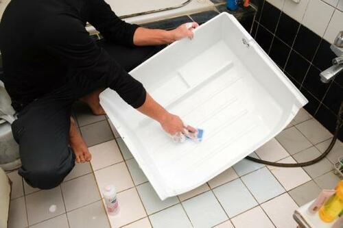 お掃除ワザ2：野菜室の引出しは丸洗いしてアルコールパック！ イメージ