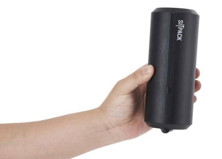 サッと取り出せてイスに変形！ ポータブルチェア「SITPACK 2.0」の実力は？｜『MONOQLO』が試しました