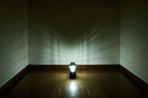 吊るしても床置きでも明るい「DABADAのLEDランタン63灯」 イメージ3