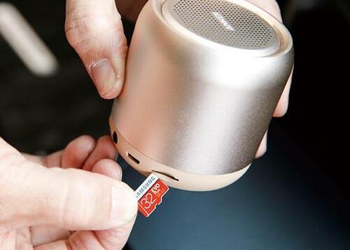 5：ドリンクホルダーに収まる ミニサイズでも迫力のサウンド！ イメージ2