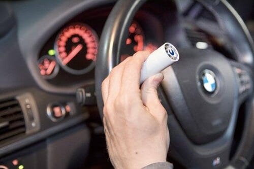 リラックスできるパーソナルアロマは車中や職場でもすぐに使えて便利です